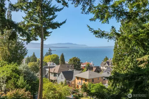 127 S Garden Ter, Bellingham, WA 98225