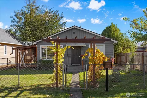 1206 J St, Centralia, WA 98531