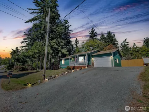 1233 Rickover Dr, Coupeville, WA 98239