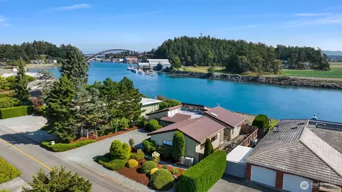 116 Lummi Dr, La Conner, WA 98257