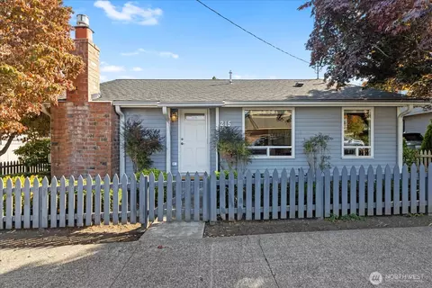 215 6th Ave S, Edmonds, WA 98020
