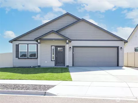 1129 Windrose Dr, Moses Lake, WA 98837