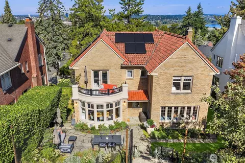 Exterior - 2055 E Crescent Dr, Seattle, WA 98112 photo 12 of 12