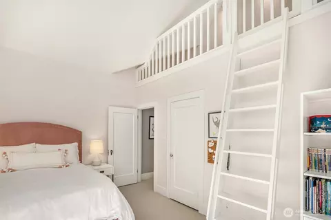 Bedroom - 2055 E Crescent Dr, Seattle, WA 98112 photo 6 of 6