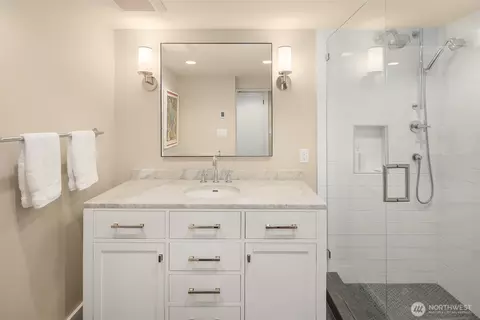 Bath - 2055 E Crescent Dr, Seattle, WA 98112 photo 1 of 4
