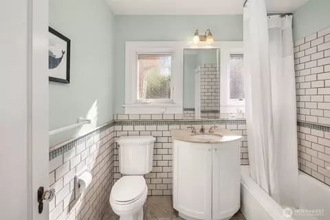 Bath - 2055 E Crescent Dr, Seattle, WA 98112 photo 4 of 4