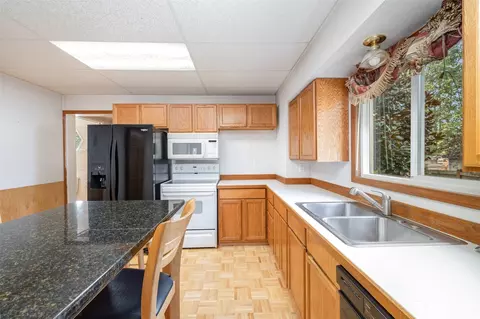 Kitchen - 2102 Jackson Ave, Everett, WA 98203 photo 3 of 3