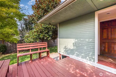 Exterior - 2102 Jackson Ave, Everett, WA 98203 photo 3 of 4