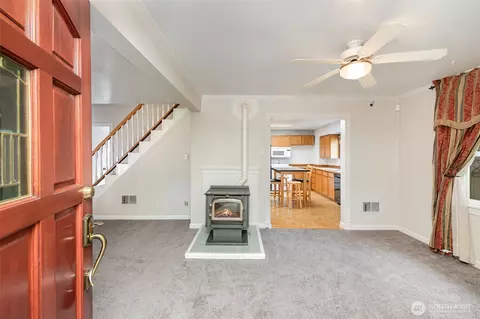 Entry Way - 2102 Jackson Ave, Everett, WA 98203 photo 1 of 1