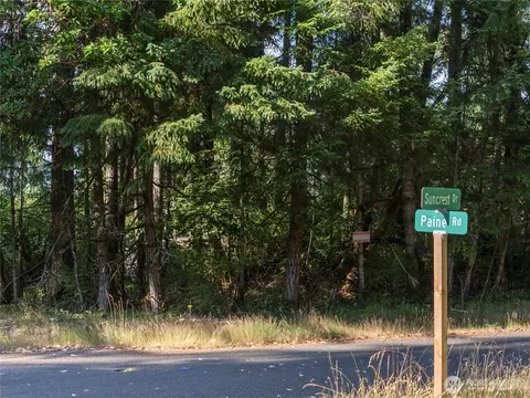 10519 Suncrest Dr, Anderson Island, WA 98303