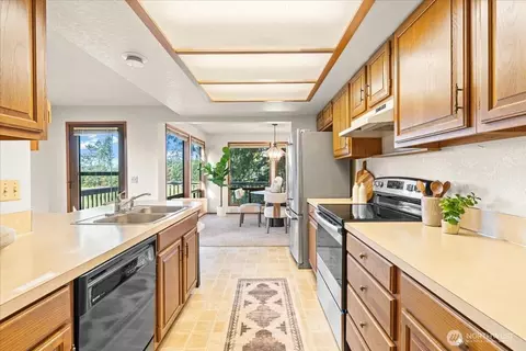 Kitchen - 140 Sunset Pl, Sequim, WA 98382 photo 2 of 3