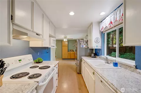 Kitchen - 14130 57th Dr SE, Everett, WA 98208 photo 1 of 2