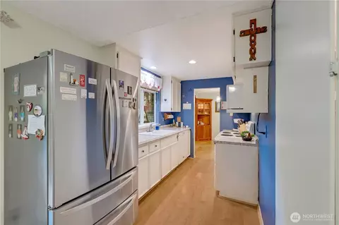 Kitchen - 14130 57th Dr SE, Everett, WA 98208 photo 2 of 2