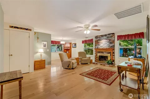 Living - 14130 57th Dr SE, Everett, WA 98208 photo 1 of 4