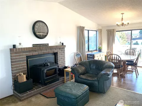 416 Meade Ave, Sumner, WA 98390 photo 3