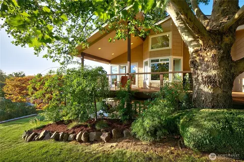 622 Country Club Dr, Yakima, WA 98901