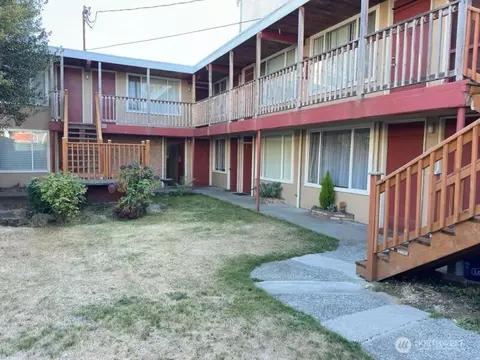 413 NE 73rd St, Seattle, WA 98115