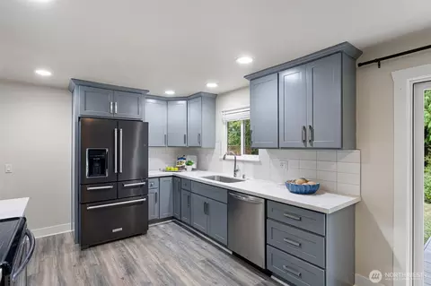 Kitchen - 11705 Silver Way, Everett, WA 98208 photo 2 of 5