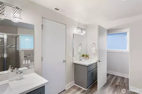 Bath - 11705 Silver Way, Everett, WA 98208 photo 1 of 3