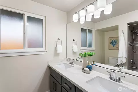Bath - 11705 Silver Way, Everett, WA 98208 photo 3 of 3