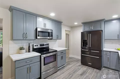 Kitchen - 11705 Silver Way, Everett, WA 98208 photo 3 of 5