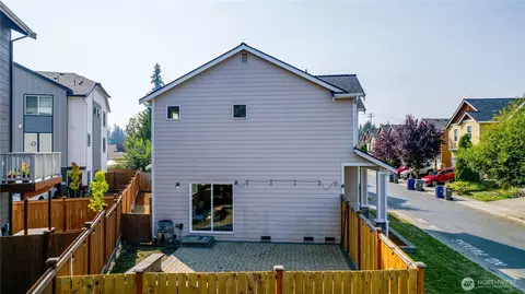 Exterior - 16225 1st Pl W, Bothell, WA 98012 photo 8 of 9