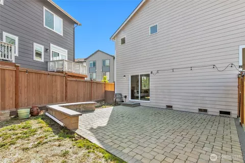 Exterior - 16225 1st Pl W, Bothell, WA 98012 photo 3 of 9