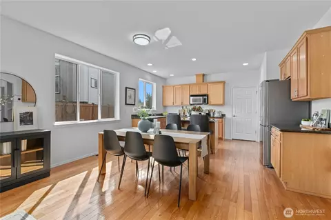 Dining - 16225 1st Pl W, Bothell, WA 98012 photo 2 of 3