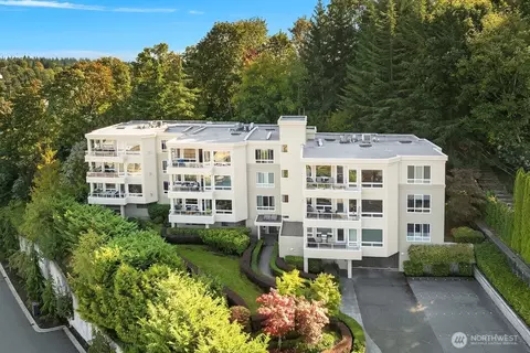 2980 76th Ave SE #201, Mercer Island, WA 98040