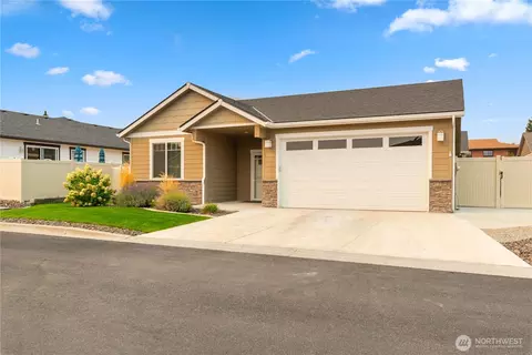 204 Pershing Cir, Wenatchee, WA 98801