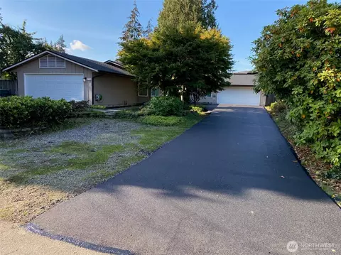 6310 Olympic Dr SE #A & B, Everett, WA 98203