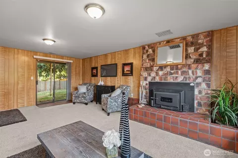 Living - 528 213th St SW, Bothell, WA 98021 photo 7 of 7