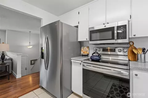 Kitchen - 528 213th St SW, Bothell, WA 98021 photo 3 of 4