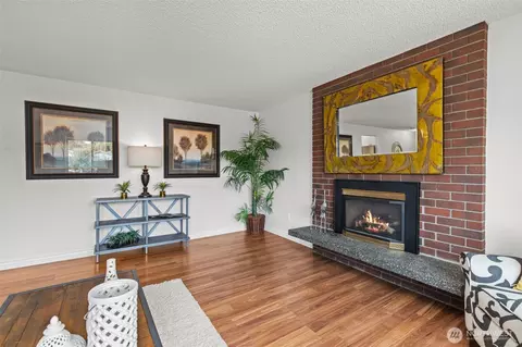 Living - 528 213th St SW, Bothell, WA 98021 photo 4 of 7