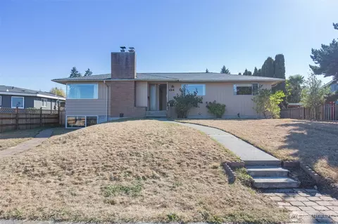 124 Fogarty Ave, Port Angeles, WA 98362