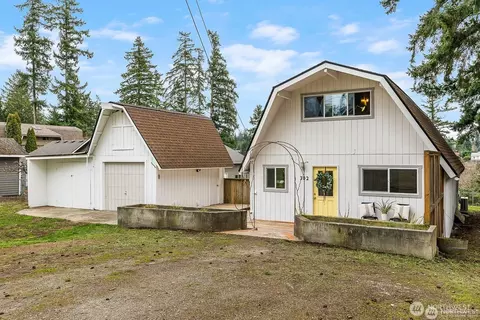 302 Melrose Dr, Camano Island, WA 98282