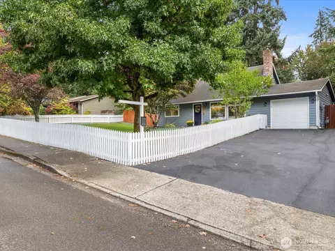 20815 23rd Ave W, Lynnwood, WA 98036