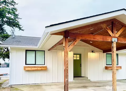 4217 Peninsula Rd, Stanwood, WA 98292