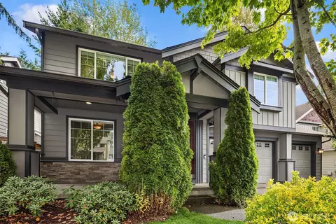 122 Ilwaco Pl SE, Renton, WA 98059