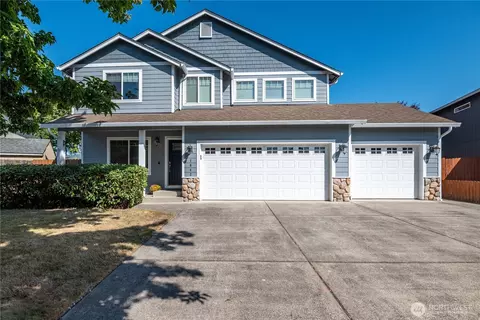 1842 Island Dr, Longview, WA 98632