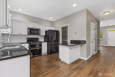 Kitchen - 14912 48th Ave SE, Everett, WA 98208 photo 2 of 4