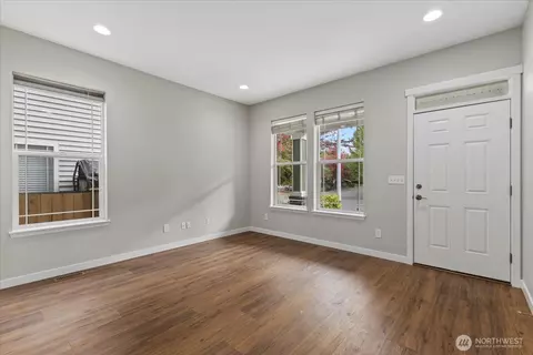 Living - 14912 48th Ave SE, Everett, WA 98208 photo 1 of 7