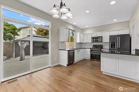 Kitchen - 14912 48th Ave SE, Everett, WA 98208 photo 1 of 4