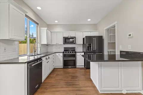 Kitchen - 14912 48th Ave SE, Everett, WA 98208 photo 3 of 4