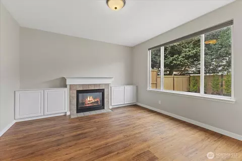 Living - 14912 48th Ave SE, Everett, WA 98208 photo 5 of 7