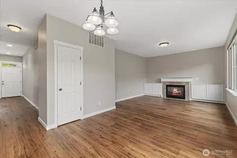Living - 14912 48th Ave SE, Everett, WA 98208 photo 4 of 7