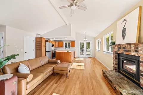 Living - 92 Robbins Rd, Sequim, WA 98382 photo 1 of 4