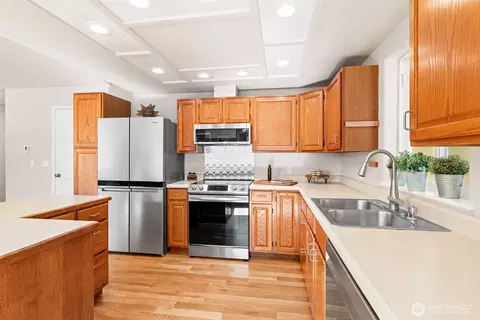 Kitchen - 92 Robbins Rd, Sequim, WA 98382 photo 3 of 5