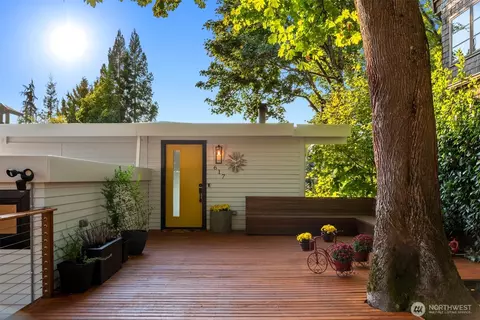 617 33rd Ave E, Seattle, WA 98112 photo 2
