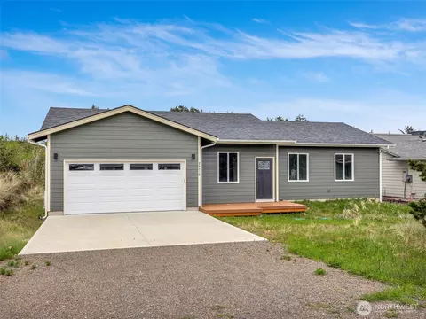 30410 H St, Ocean Park, WA 98640